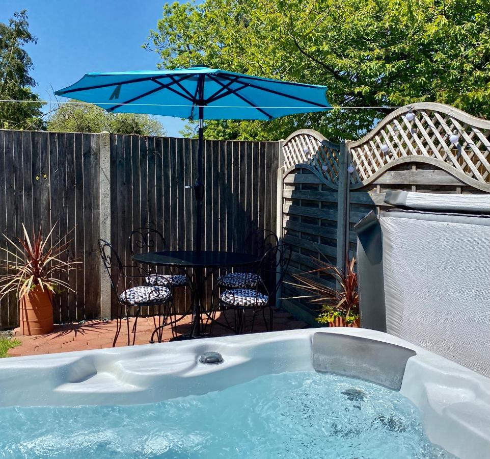 Vila Saving Grace With Private Hot Tub Bawdeswell Exteriér fotografie