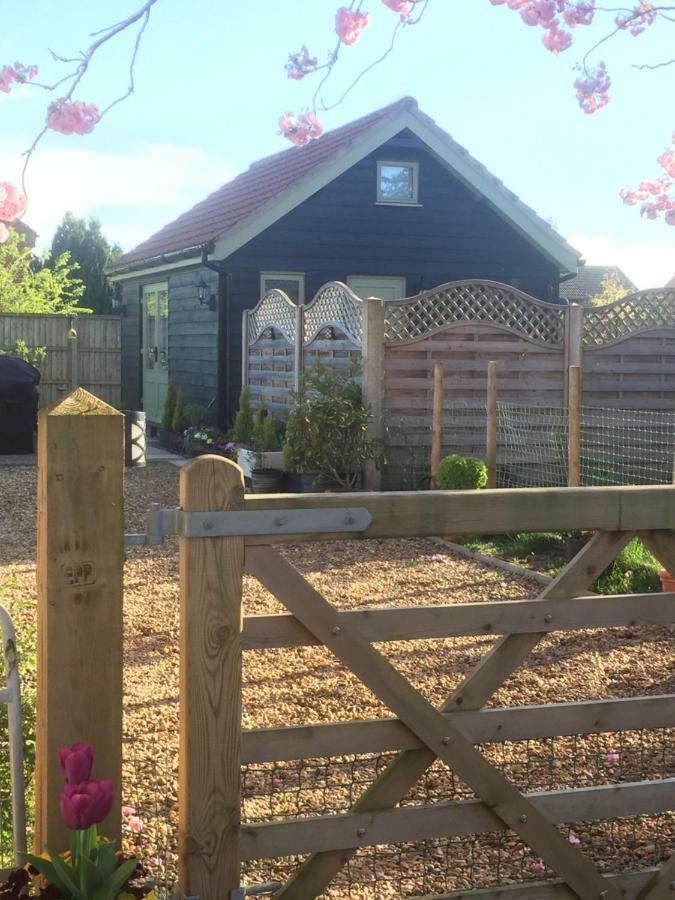 Vila Saving Grace With Private Hot Tub Bawdeswell Exteriér fotografie